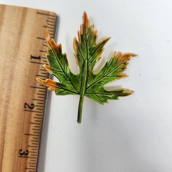 Vintage Maple Leaf Brooch Pin - Picture 2 of 7